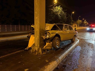 Klasik Otomobilin Direğe Saplanışı