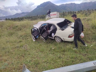 Kontrolden Çıkan Otomobil Trafo Binasına Çarptı