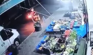 Küçükçekmece'de Market Önünde Molotofkokteyli Saldırısı