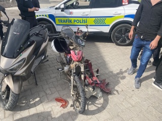 Kula'da Otomobil ve Motosiklet Kazası