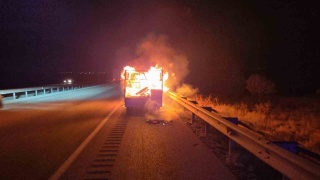 Kulu'da Hareket Halindeki Kamyonet Alevler İçinde Kaldı