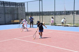 Kuşadası Tenis Kulübü'nde Çocuklar İçin Heyecan Dolu Eğitime Başlangıç