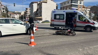 Kütahya'da Trafik Kazası: Otomobil ile Motosiklet Çarpıştı