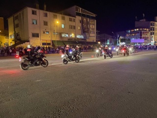 Malazgirt'te Görkemli Fener Alayı ve Nefes Kesen Gösteriler