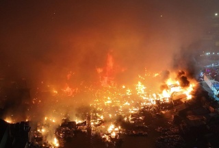 Manila'da Korkutan Yangın: Yüzlerce Aile Yerinden Oldu
