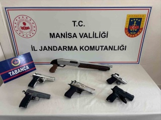 Manisa'da Ruhsatsız Silahlar Ele Geçirildi