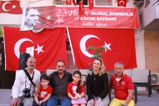 Marmaris'te 23 Nisan Dede: 105 Sokak Çocukları Sevindiriyor