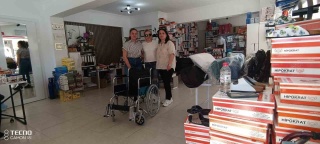 Mavi Kapaklarla Tekerlekli Sandalye Bağışı