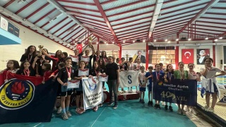 Mersin’de Altın Zafer: Küçük Kızlar Yüzme Yarışmasında Büyük Başarı