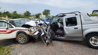 Mustafakemalpaşa'da Otomobil Kazası: 1 Ölü, 4 Yaralı