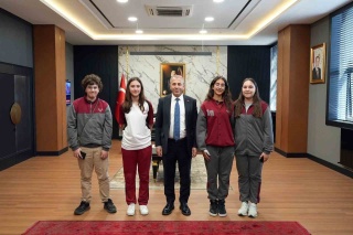 Öğrencilerin Trafik Resim Yarışması Zaferi