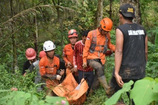 Orta Java'da Toprak Kaymaları: Felaketin İzleri