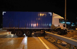 Orta Refüje Çıkan Kamyon: Büyük Tehlikeyi Kıl Payı Atlatan Sürücü