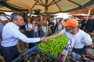 Özgür Özel'den Yenimahalle Semt Pazarında Halkla Buluşma