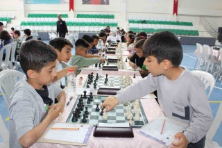 Palu'da İlgi Çeken Ödüllü Satranç Turnuvası