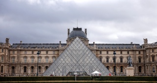 Paris'teki Louvre Müzesi'nde Bakım Problemleri ve Soygun Olayı