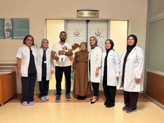 Parmak Bebek Buğlem, Hayata Tutundu