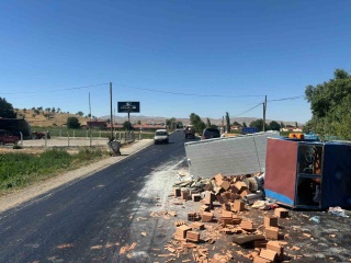 Patpat Kazası: Şuhut'ta Beş Kişi Yaralandı