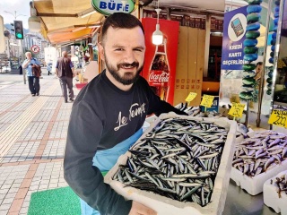 Rize'de Hamsi Sezonu Başladı: Balık Tezgahlarında Hareketlilik