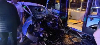 Rize'de Minibüs ve Ticari Araç Çarpıştı: 10 Yaralı