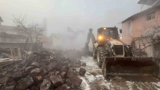 Sabaha Karşı Çıkan Yangın: Bükerler Köyünde İki Katlı Ev Kül Oldu