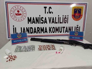 Salihli'de Jandarma Operasyonu: Uyuşturucu ve Silah Ele Geçirildi