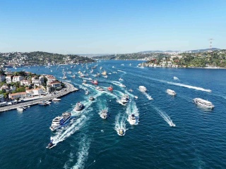 Sarıyer, Trendyol 1. Lig'e Yükseldi ve Boğaz'da Kutlama Yaptı