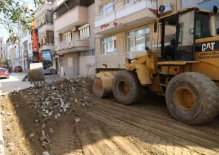 Selvilitepe Mahallesinde Yol Yenileme Çalışmaları Sürüyor