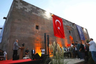 Tarihi Köşk Medrese'de Kumaştan Hikayeler Sergisi