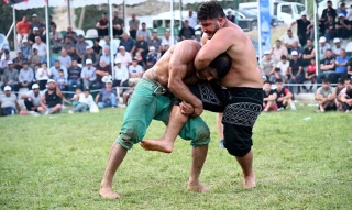 Tortum'da Coşkulu Karakucak Güreşleri