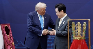 Trump'ın Güney Kore'deki Diplomatik Temasları