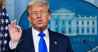 Trump’ın İran-İsrail Savaşına İlişkin Açıklamaları: Demokratlar ve Medya Suçlamalara Maruz Kalıyor