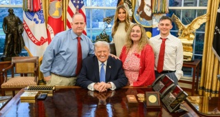 Trump'ın Ulusal Muhafız Askerlerine Duygusal Desteği