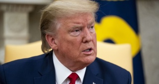 Trump'tan İlaç Şirketlerine Yeni Gümrük Vergisi