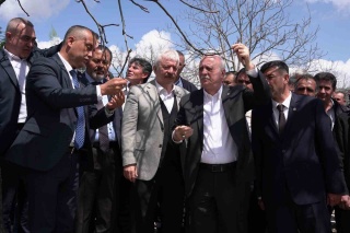 TZOB Genel Başkanı Şemsi Bayraktar, Kahramanmaraş'ta Don Afetinden Zarar Gören Ceviz ve Antep Fıstığı Bahçelerini İnceledi