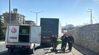 Uşak'ta Motosiklet ve Tır Çarpışması Sonucu Ölüm