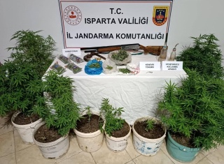 Yalvaç'ta Jandarma Operasyonu: Uyuşturucu ve Silah Ele Geçirildi