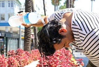 Yaz Aylarında Sıcaklık ve Sağlık: Kardiyologlardan Önemli Uyarılar