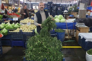 Yemlik Otu Pazar Tezgahlarında Yerini Aldı