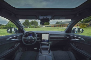 Yeni Renault Austral ile Yollarda: Gelişmiş Teknoloji ve Konfor