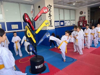Yoğun ilgi gören karate kursu devam ediyor