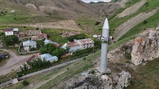 Zara'nın İlginç Camisi ve Tepe Üzerindeki Minare