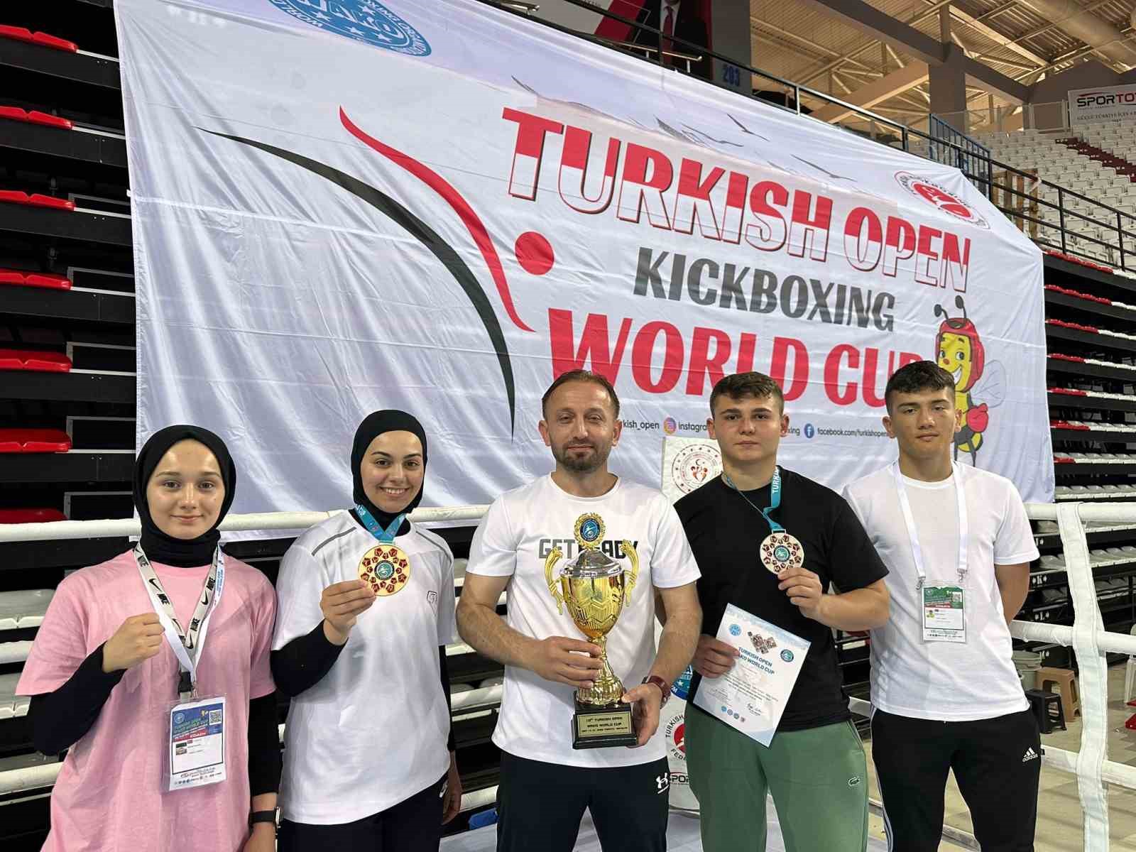 Uluslararası Kick Boks Dünya Kupası'nda Düzceli Sporcuların Başarısı
